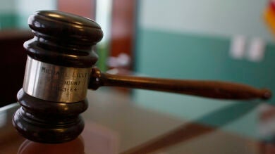 Un juez de EEUU declara inocente a un hombre tras pasar 20 años en la cárcel acusado de intento de asesinato