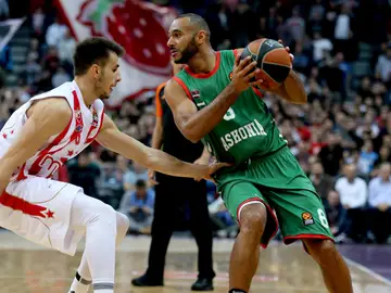 Larkin lidera la victoria del Baskonia ante el Estrella Roja Larkin lidera la victoria del Baskonia ante el Estrella Roja