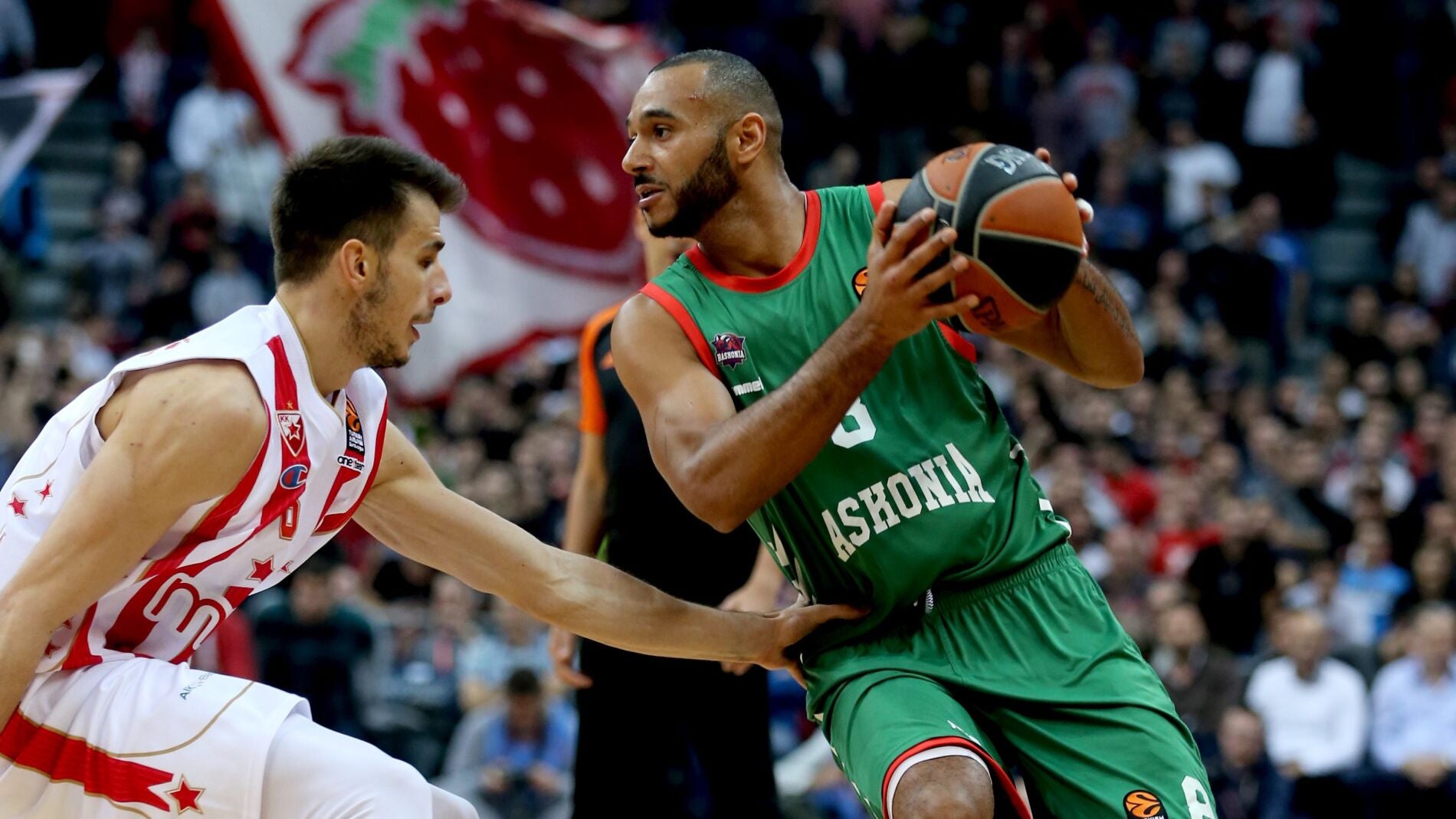 Larkin lidera la victoria del Baskonia ante el Estrella Roja 