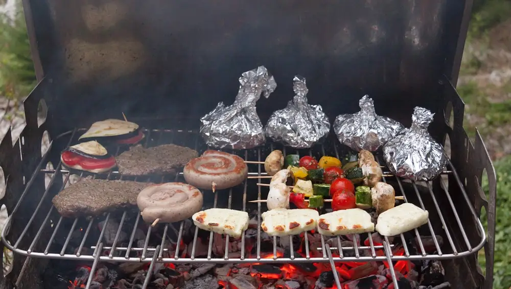 Parrilla con patatas asadas