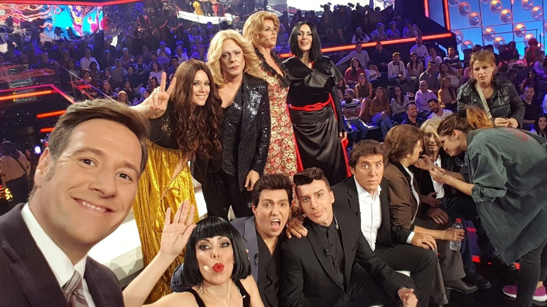 El elenco de 'Tu cara me suena' se hace un selfie en la quinta gala