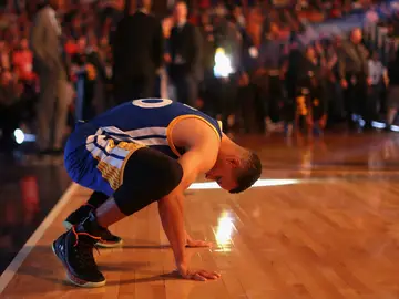Stephen Curry, cabizbajo Stephen Curry, cabizbajo