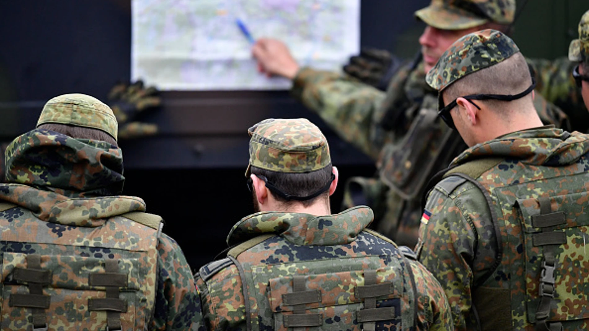 Imagen de archivo de varios miembros del Bundeswehr, el ejército alemán Imagen de archivo de varios miembros del Bundeswehr, el ejército alemán
