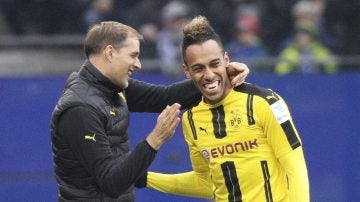  Aubameyang celebra el primer gol con su entrenador y zanja la polémica