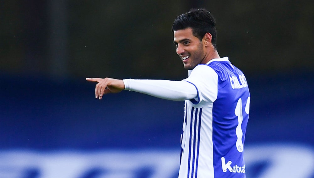 Vela celebra un gol con la Real Sociedad