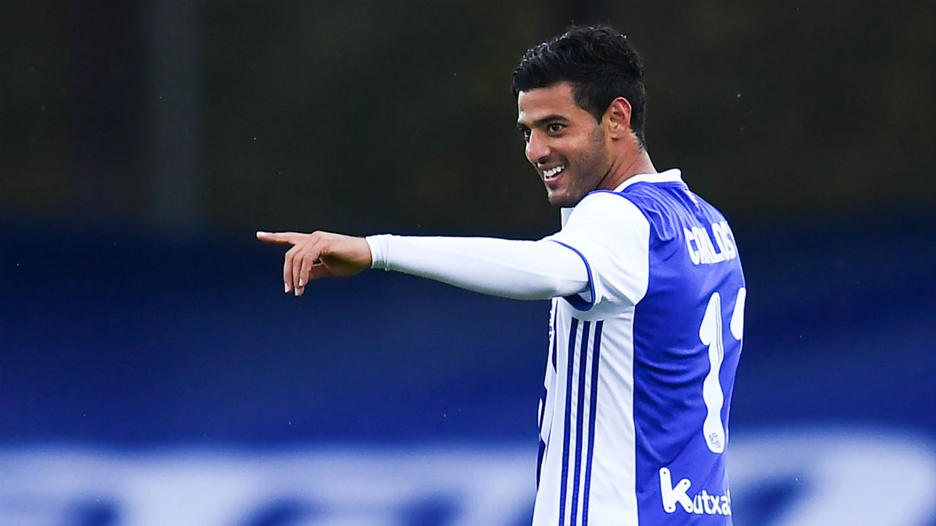 Vela celebra un gol con la Real Sociedad Vela celebra un gol con la Real Sociedad