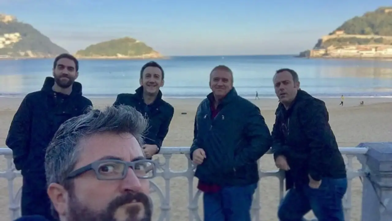 La cuadrilla de 'Allí abajo', feliz en su vuelta a casa