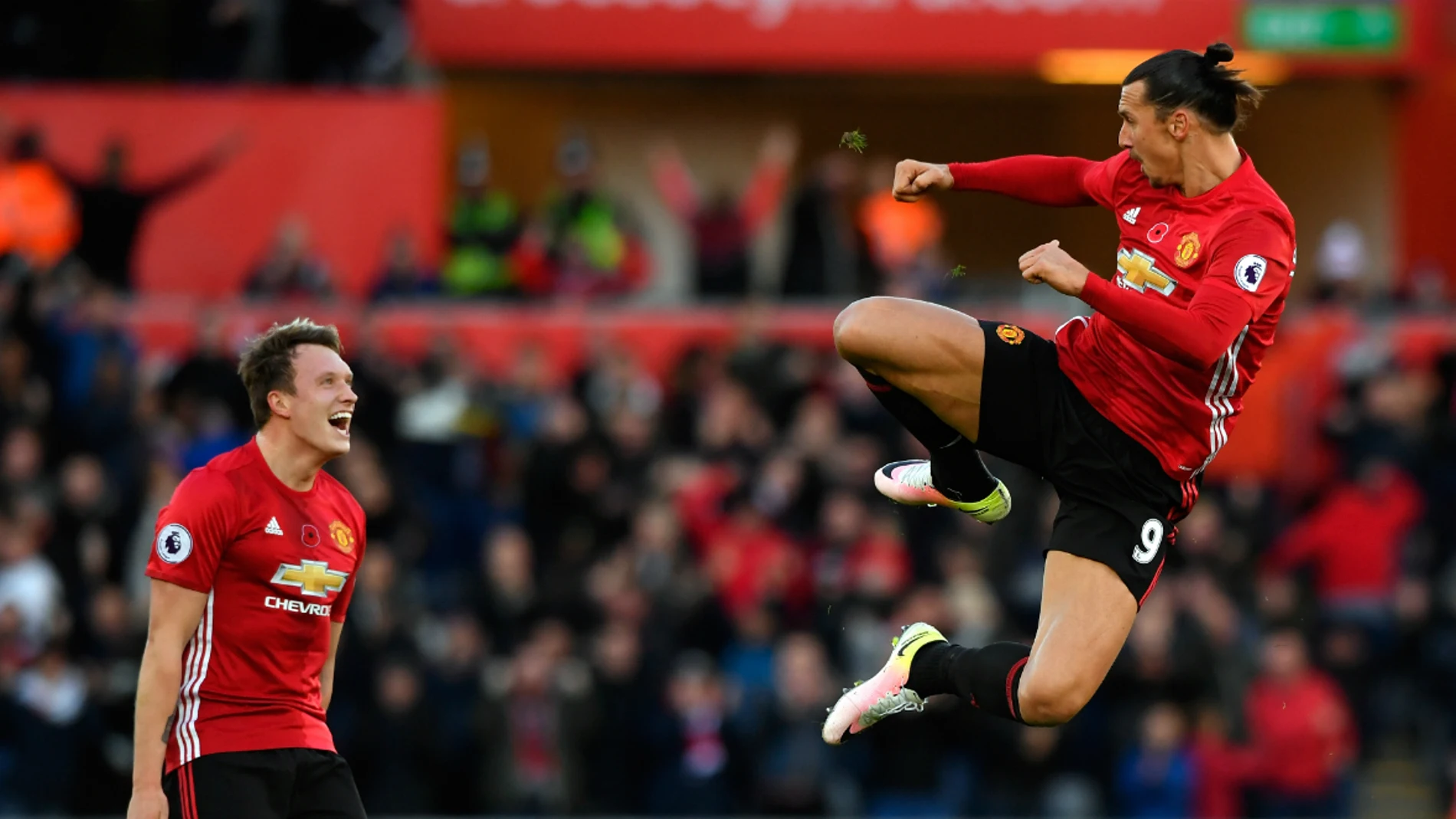 Ibrahimovic celebra un gol Ibrahimovic celebra un gol