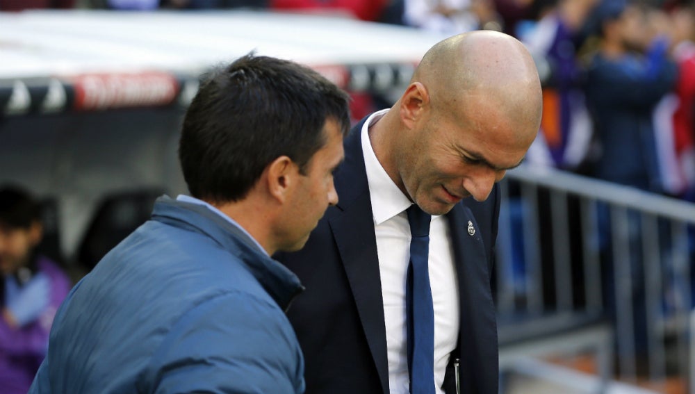 Zidane saluda a Garitano
