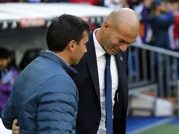 Zidane saluda a Garitano Zidane saluda a Garitano