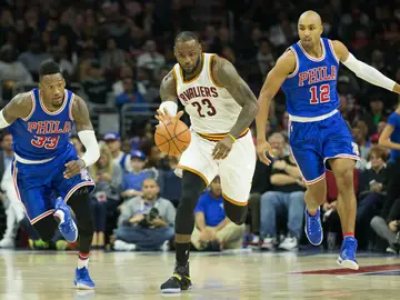 LeBron James, ante los 76ers LeBron James, ante los 76ers