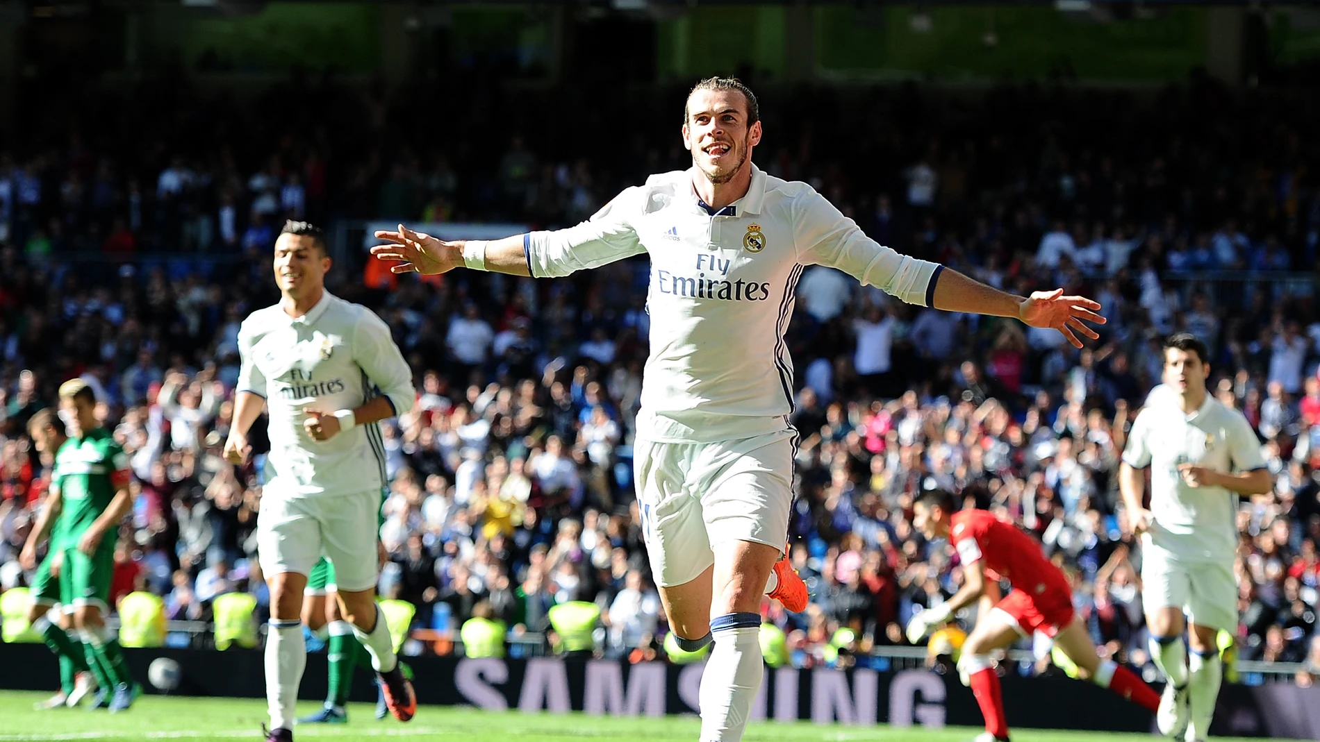 Gareth Bale celebra uno de sus goles en el Santiago Bernabéu Gareth Bale celebra uno de sus goles en el Santiago Bernabéu