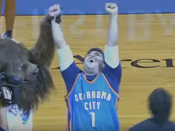 Un aficionado de los Oklahoma City Thunder gana 20 mil euros Un aficionado de los Oklahoma City Thunder gana 20 mil euros
