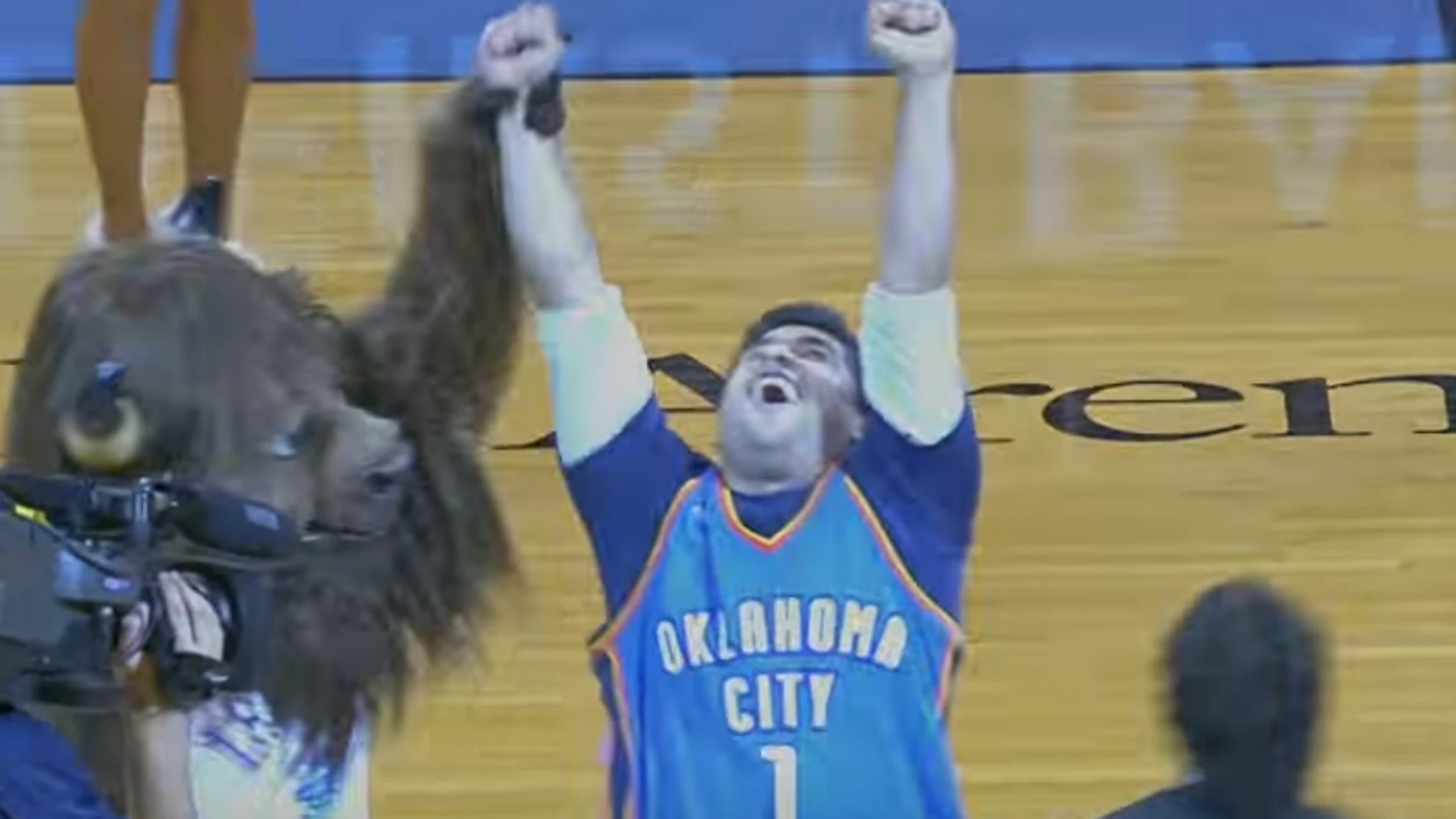 Un aficionado de los Oklahoma City Thunder gana 20 mil euros Un aficionado de los Oklahoma City Thunder gana 20 mil euros