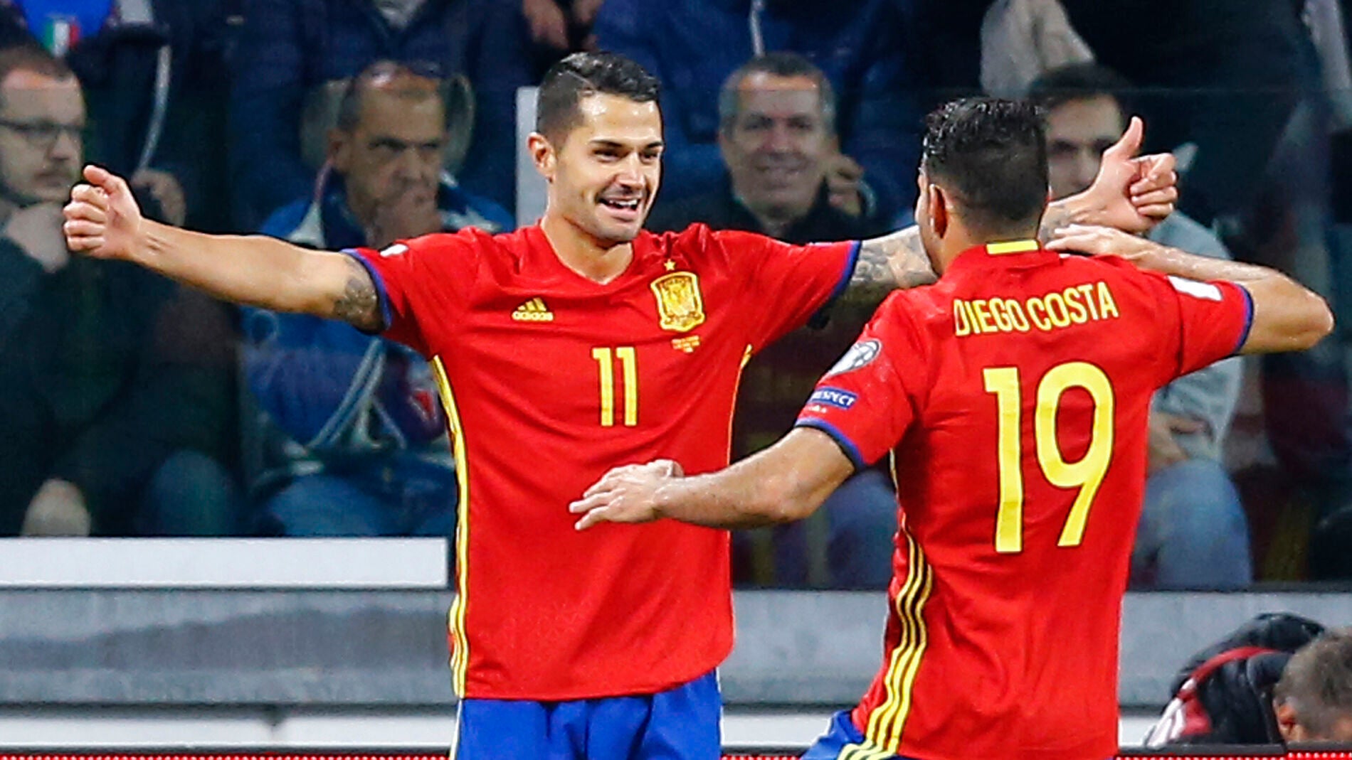 Vitolo celebrando un gol con la selecci&oacute;n