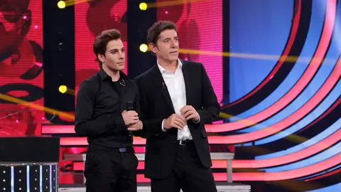 Lolita, a Blas Cantó: "Eres un 'chupóptero' porque tienes mucha falicidad para meterte en la piel de los artistas imitados" Lolita, a Blas Cantó: "Eres un 'chupóptero' porque tienes mucha falicidad para meterte en la piel de los artistas imitados"