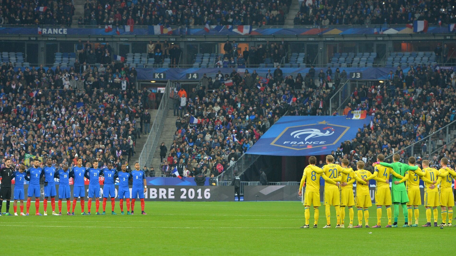 Francia y Suecia guardando un minuto de silencio por el atentado de hace un a&ntilde;o