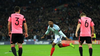 Inglaterra golea a Escocia en el derbi en homenaje a los 'caídos'