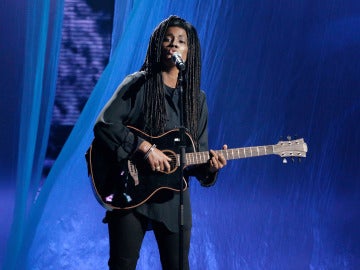 Espectacular caracterización de Alyson Eckmann como Tracy Chapman Espectacular caracterización de Alyson Eckmann como Tracy Chapman