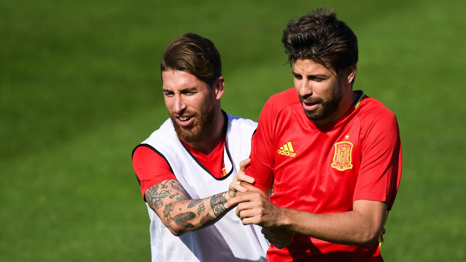 Sergio Ramos y Piqué, durante un entrenamiento de la Selección Sergio Ramos y Piqué, durante un entrenamiento de la Selección