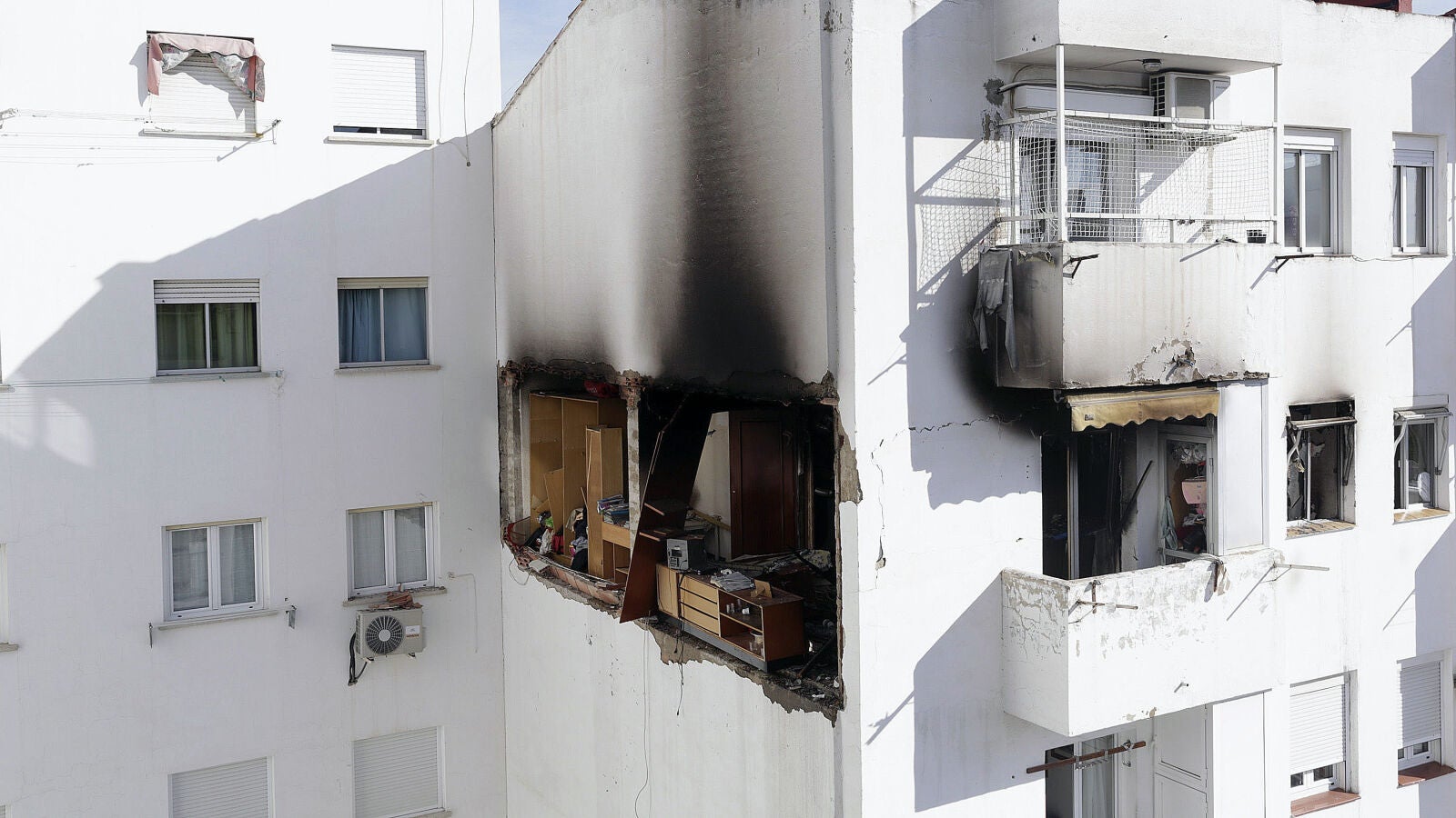 Dos heridos, uno de ellos grave, por la explosión de gas en una vivienda en Zaragoza