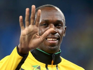 Usain Bolt saludando