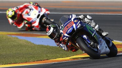 Jorge Lorenzo se despide de Yamaha con una gran victoria en Cheste