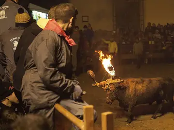 El Toro Jubilo, el único toro de fuego que pervive en Castilla y León El Toro Jubilo, el único toro de fuego que pervive en Castilla y León