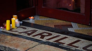 Velas en homenaje a las víctimas en Le Carrillon