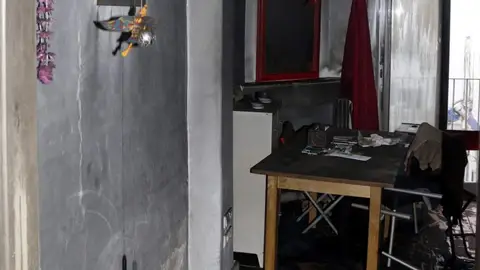 Aspecto de la casa tras el incendio por una vela Aspecto de la casa tras el incendio por una vela