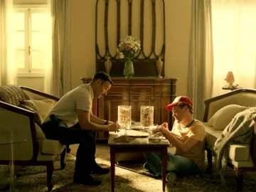 Pablo intenta sonsacar información a Sergio sobre Juan Rueda Pablo intenta sonsacar información a Sergio sobre Juan Rueda