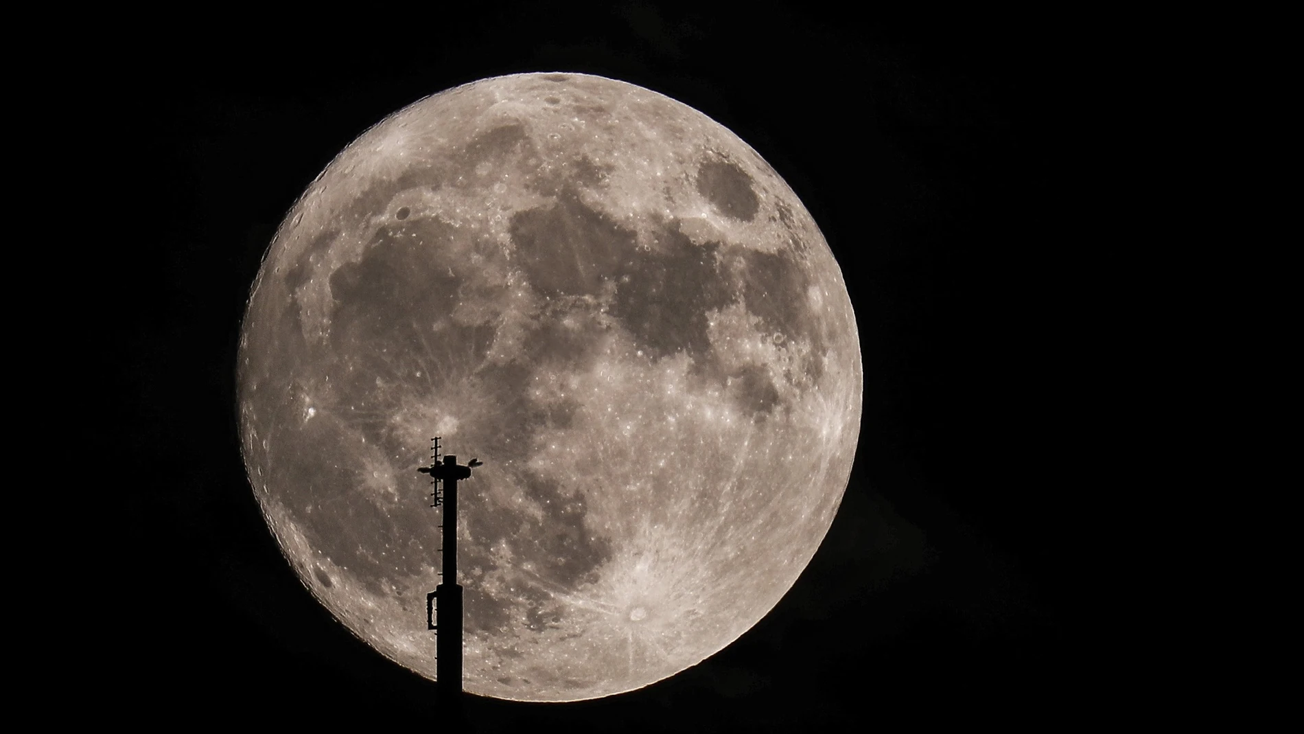 Vista de la superluna en Illinois Vista de la superluna en Illinois