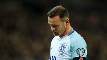 Wayne Rooney lamenta una acción en un partido con Inglaterra