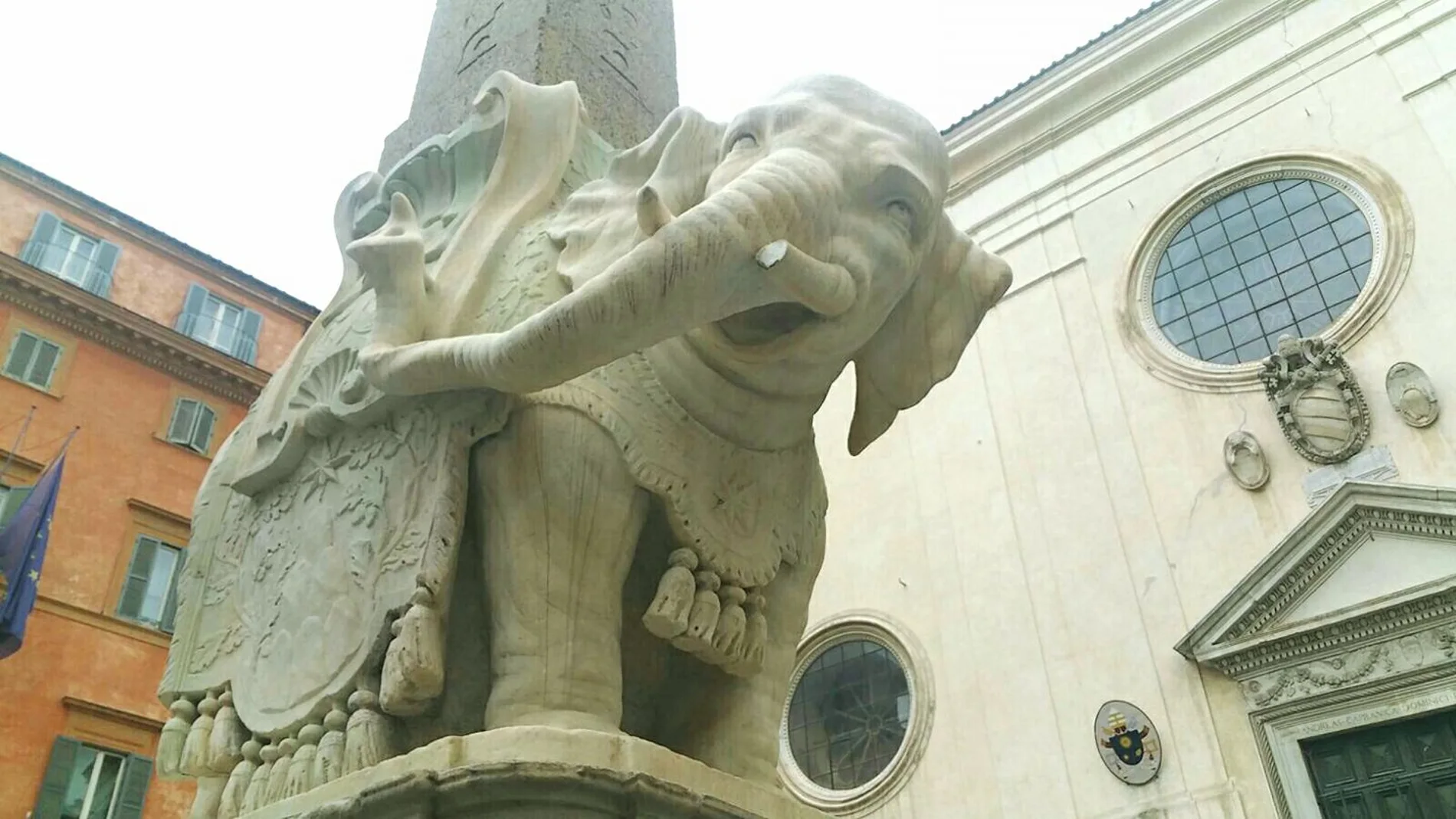 La estatua del Elefante de Bernini sin colmillo La estatua del Elefante de Bernini sin colmillo