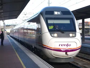 Un tren de Renfe Un tren de Renfe