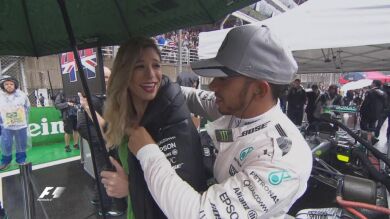 El caballeroso gesto de Hamilton con una azafata del GP de Brasil
