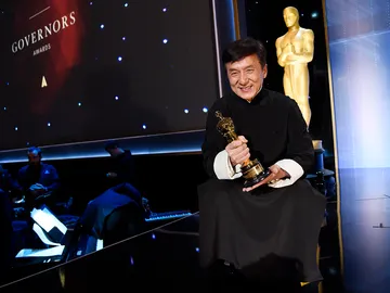 Jackie Chan con su Oscar Jackie Chan con su Oscar