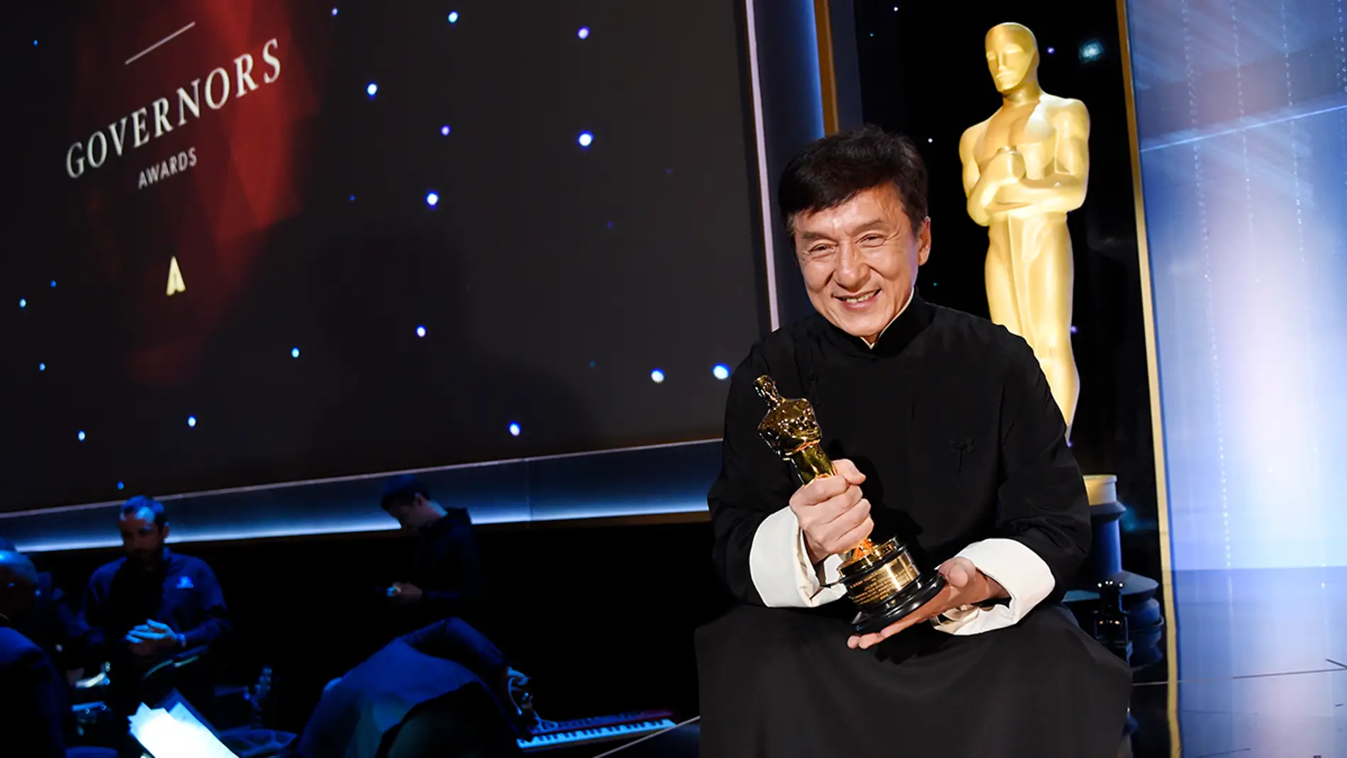 Jackie Chan con su Oscar