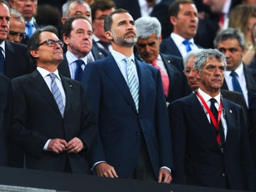 El Rey Felipe VI en el Camp Nou junto a Artur Mas y Ángel María Villar