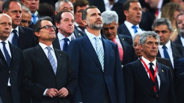 El Rey Felipe VI en el Camp Nou junto a Artur Mas y Ángel María Villar