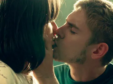 Fernando besa a Cristina: "Yo no soy quién para juzgarte" Fernando besa a Cristina: "Yo no soy quién para juzgarte"