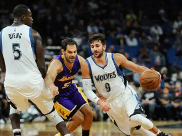 Ricky Rubio, en acción ante José Manuel Calderón Ricky Rubio, en acción ante José Manuel Calderón