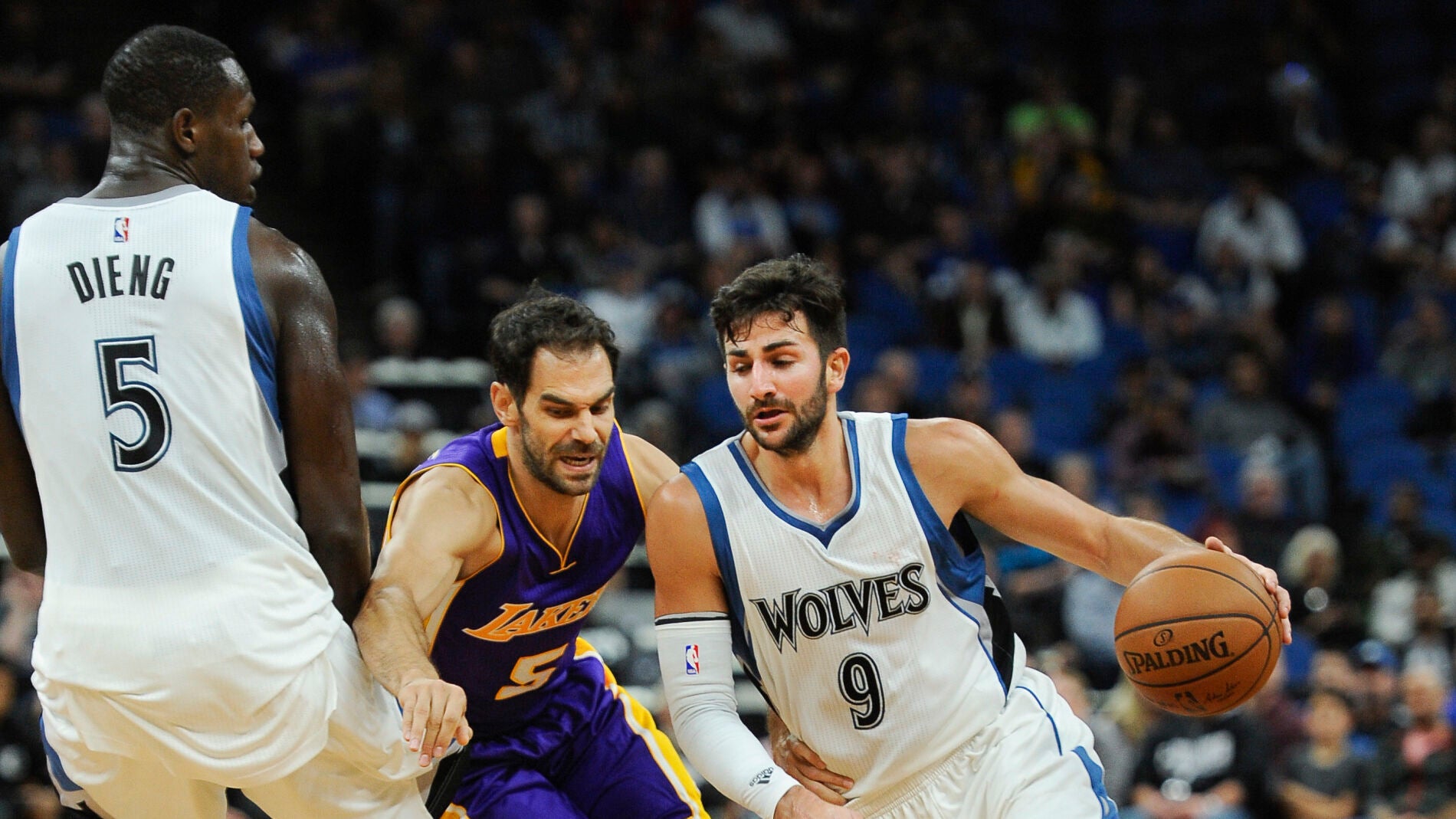Ricky Rubio, en acci&oacute;n ante Jos&eacute; Manuel Calder&oacute;n