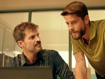 Héctor encuentra fotos que muestran al asesino de Marta Héctor encuentra fotos que muestran al asesino de Marta