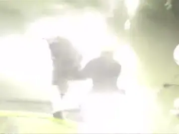 Frame 7.510679 de: Un grupo anarquista ha convocado a los manifestantes que protestan por la visita de Obama Frame 7.510679 de: Un grupo anarquista ha convocado a los manifestantes que protestan por la visita de Obama