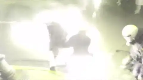 Frame 7.510679 de: Un grupo anarquista ha convocado a los manifestantes que protestan por la visita de Obama Frame 7.510679 de: Un grupo anarquista ha convocado a los manifestantes que protestan por la visita de Obama