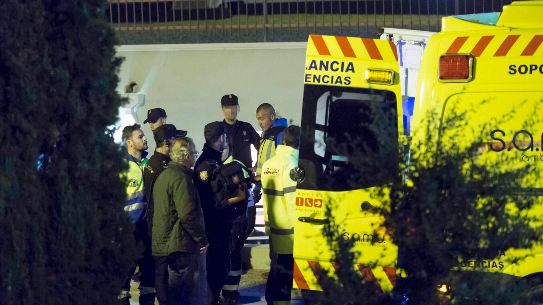 Entre diez y quince fugados y tres polic&iacute;as heridos en mot&iacute;n en CIE de Murcia