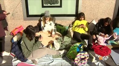 Decenas de jóvenes hacen cola desde hace días para el concierto de Justin Bieber