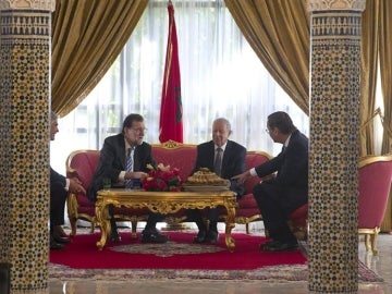 Rajoy con el ministro de Educación marroquí y el embajador de España en Marruecos