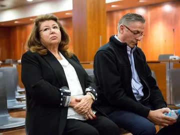 La presidenta de la protectora Parque Animal de Torremolinos (Málaga), Carmen Marín, junto al otro procesado, Felipe Barco La presidenta de la protectora Parque Animal de Torremolinos (Málaga), Carmen Marín, junto al otro procesado, Felipe Barco